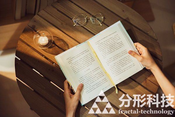 現代化大學網站建設：推動教育與技術的融合